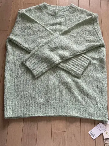 새상품 KBF 크루넥 니트 스웨터