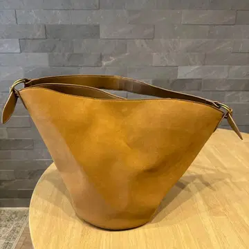 MIESROHE 서스테나 가죽 버킷 토트백