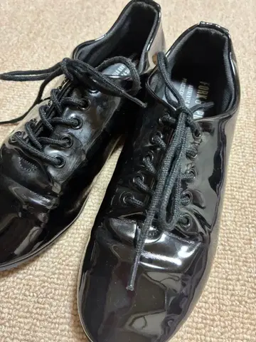 FORK & SPOON 에나멜 레이스업 슈즈 블랙