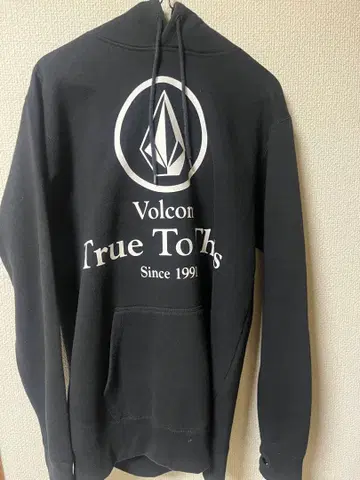 Volcom 블랙 후드티 True To This