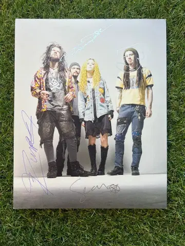 화이트 좀비 (White Zombie) 멤버 전원 친필 사인 사진