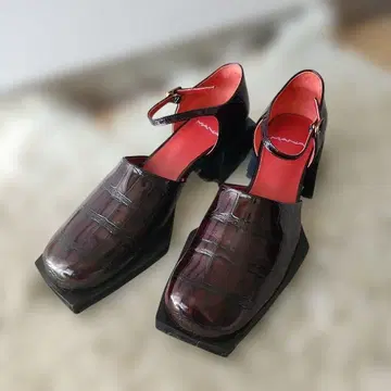 MANIA 와인 레드 로퍼 통굽