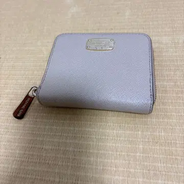 Michael Kors 이단 접이식 지갑 라이트 그레이