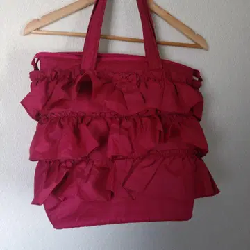 프릴 달린 빨간색 토트백