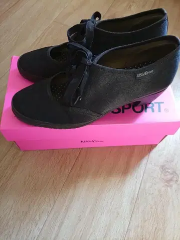 KISS Sport 블랙 레이스업 슈즈