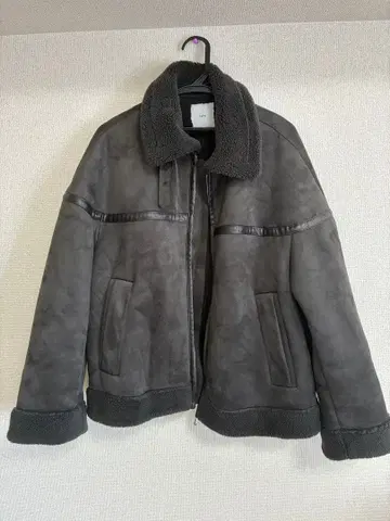 Lui's 블랙 보아 자켓