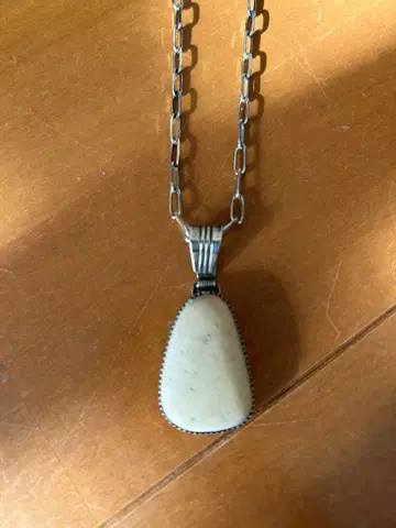 화이트 버팔로 목걸이