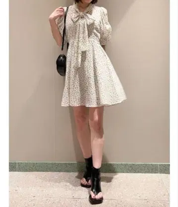 SNIDEL 스나이델 화이트/블랙 도트 리본 포함 원피스