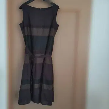 PINORE 슬리브리스 무릎 기장 원피스 다크 브라운/블랙 퍼플 40