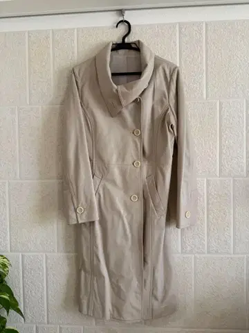 아이보리 가죽 코트