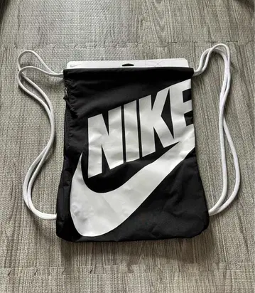 [ 미사용 새상품 ] NIKE 냅색 헬스장 가방 블랙/화이트
