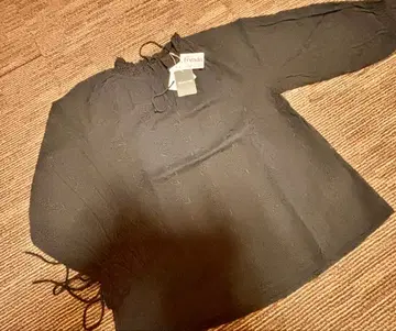 FELISSIMO 블랙 자수 블라우스