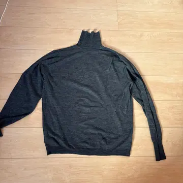 존스메들리 다크 그레이 터틀넥 니트