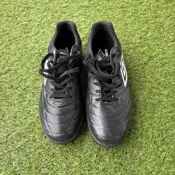 엄브로 축구 트레이닝 슈즈