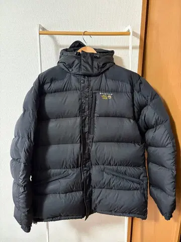 MOUNTAIN HARD WEAR 후드 부착 다운 자켓 블랙