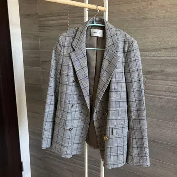 그레이 계열 체크 더블 브레스트 자켓