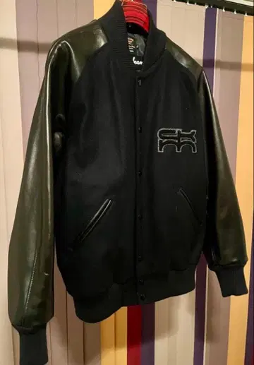 [ SKOOKUM x BEAMS ] 별주 가죽 콤비 바시티 자켓