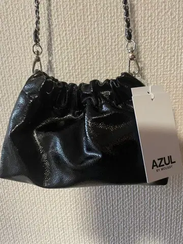 이번 시즌 새상품 AZUL by MOUSSY 블랙 숄더백