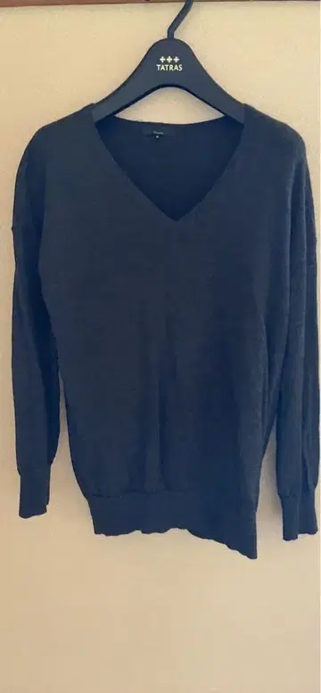 icb 다크 그레이 V넥 스웨터 S 사이즈