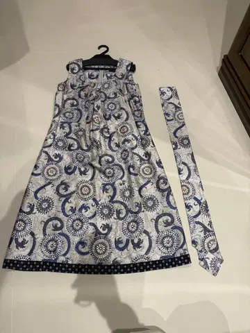 슬리브리스 무릎 기장 원피스 페이즐리 무늬