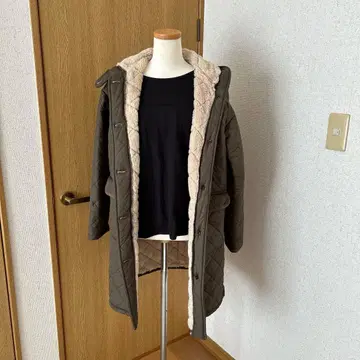 올리브색 퀼팅 코트 L 사이즈