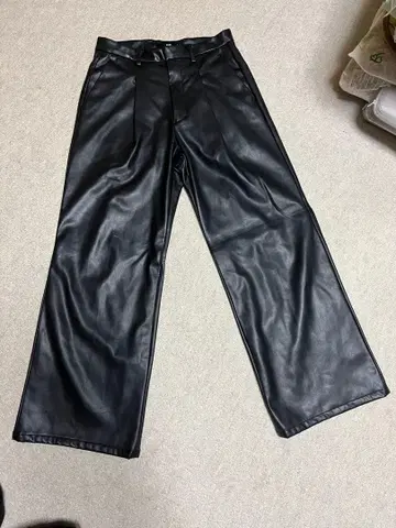 HARE 신세틱 가죽 와이드 플레어 팬츠 블랙