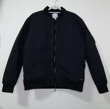 마무트 플로버그 인슐레이션 봄버 자켓 프리미엄 블랙