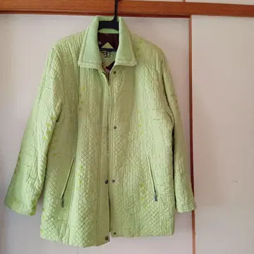 라이트 그린 퀼팅 자켓 ST.ALMEIDA