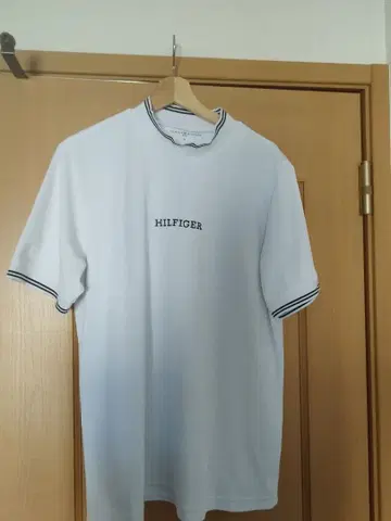 TOMMY HILFIGER 화이트 T셔츠