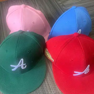 컬러풀한 A 자수 야구 모자 4개 세트