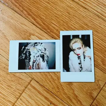 RAZOR 료가 폴라로이드