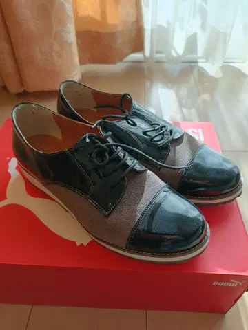 여성용 블랙과 그레이의 레이스업 슈즈