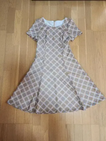 Aylesbury 반팔 플레어 원피스