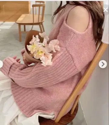 Ogue. 오픈 숄더 니트 핑크