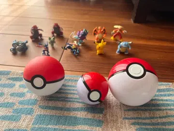 포켓몬 볼과 피규어 세트