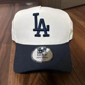 New Era LA 로고 캡 조정 가능