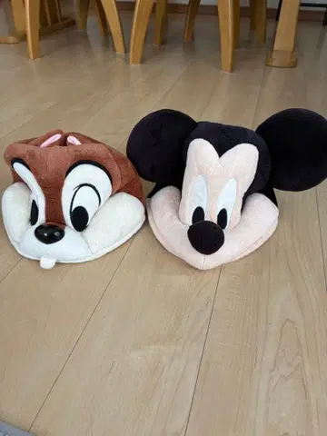 미키와 칩의 봉제 인형 모자