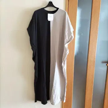 택 포함 OSMOSIS 바이컬러 턱 원피스