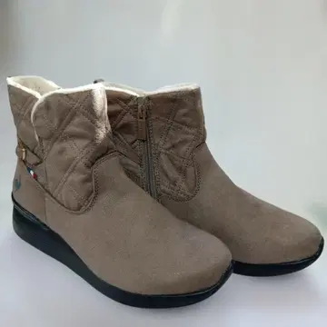 [ 르꼬끄 스포르티브 ] 베이지 퀼팅 디자인 부츠