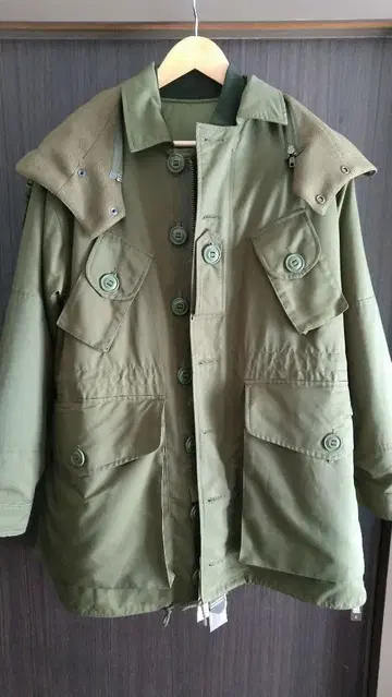 올리브 그린 밀리터리 자켓