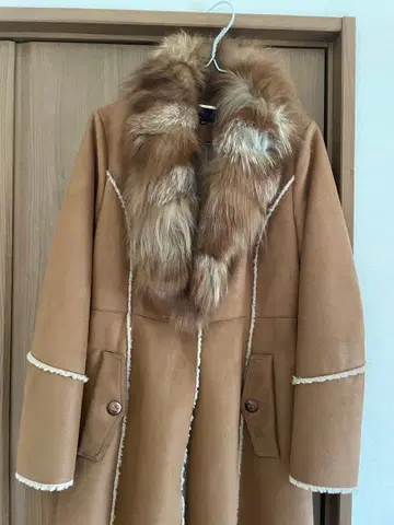 무스탕 코트 베이지 퍼 카라 부착