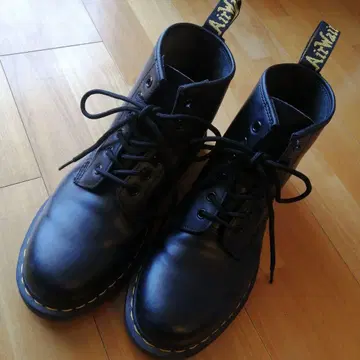 닥터마틴 6홀 부츠 UK8