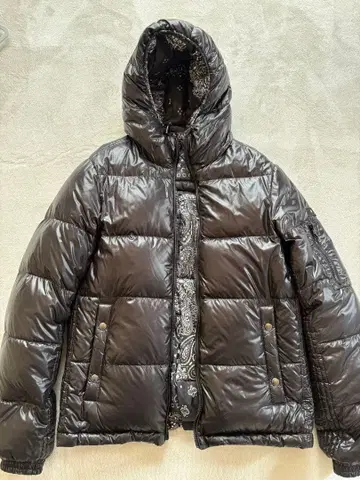 타트라스 다운 자켓 페이즐리 무늬 리버서블