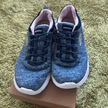 SKECHERS 네이비 스니커즈