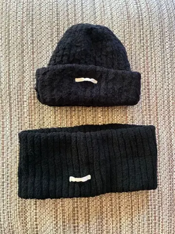 Maison Kinema 블랙 니트 모자 넥워머 세트