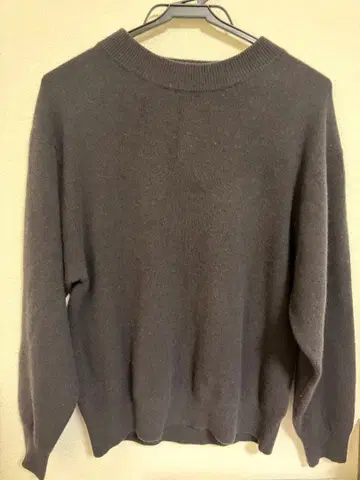 ROSSO 차콜 그레이 니트 스웨터