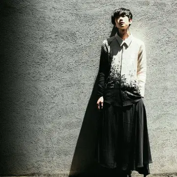 hazama 멈추지 않는 소리의 롱 셔츠