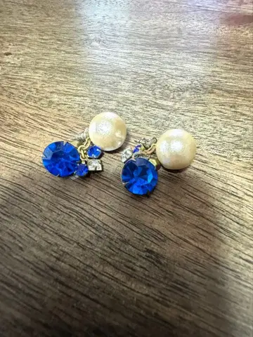 petite robe noire 진주 블루 귀걸이