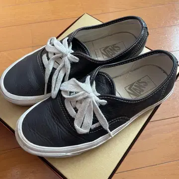 VANS 블랙 가죽 스니커즈
