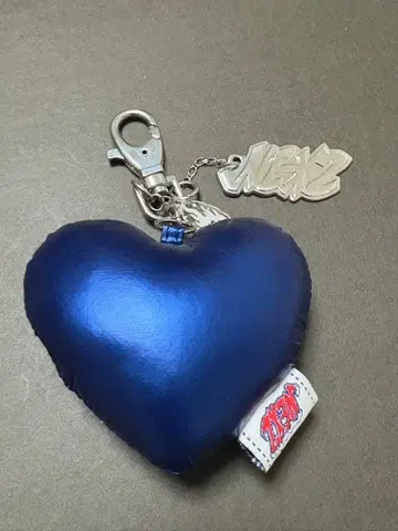 NEXZ 네이비 하트형 키링